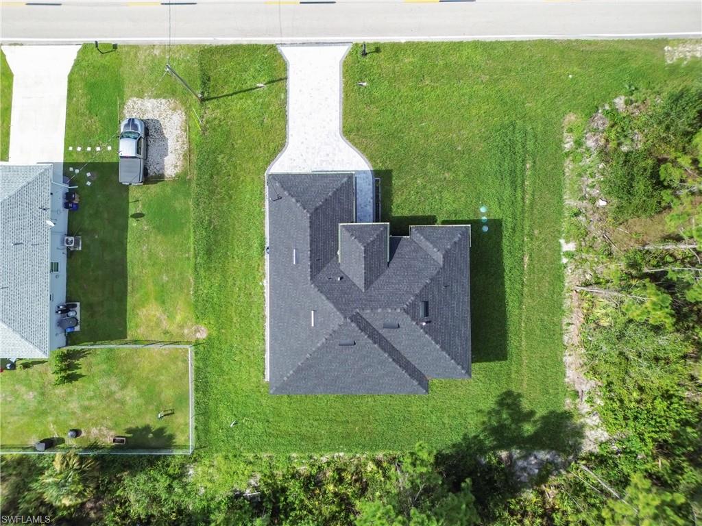 204 E 10th St Property Photo 33