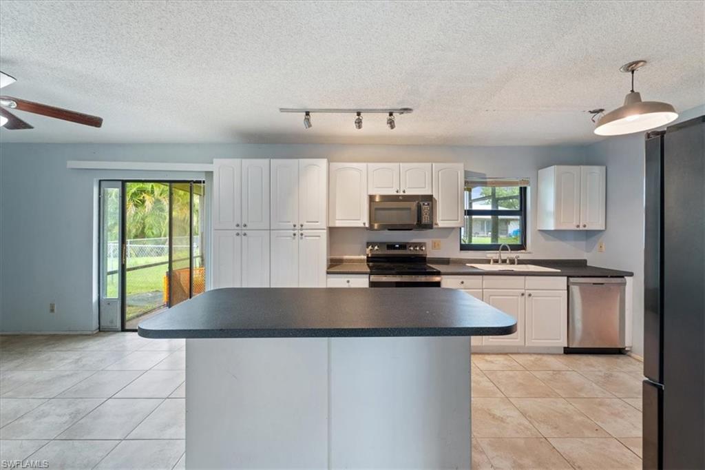 2213 SE 7th ST Property Photo 1