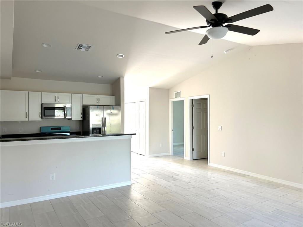 1123 Se 5th Ct Property Photo 5