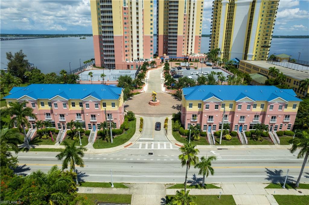 2743 1st St # 406 Property Photo 4