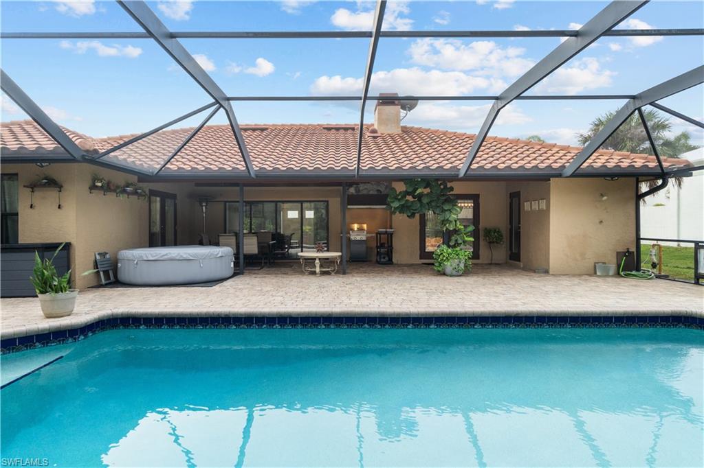 7090 Hendry Creek Dr Property Photo 3