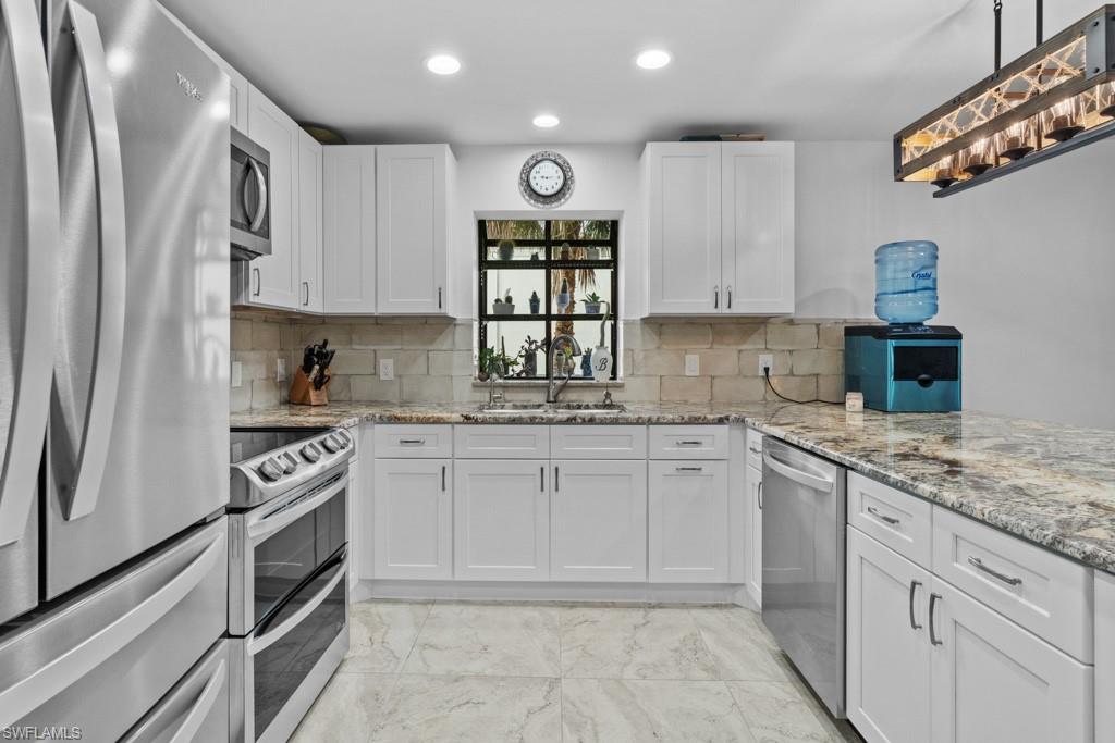 7090 Hendry Creek Dr Property Photo 6