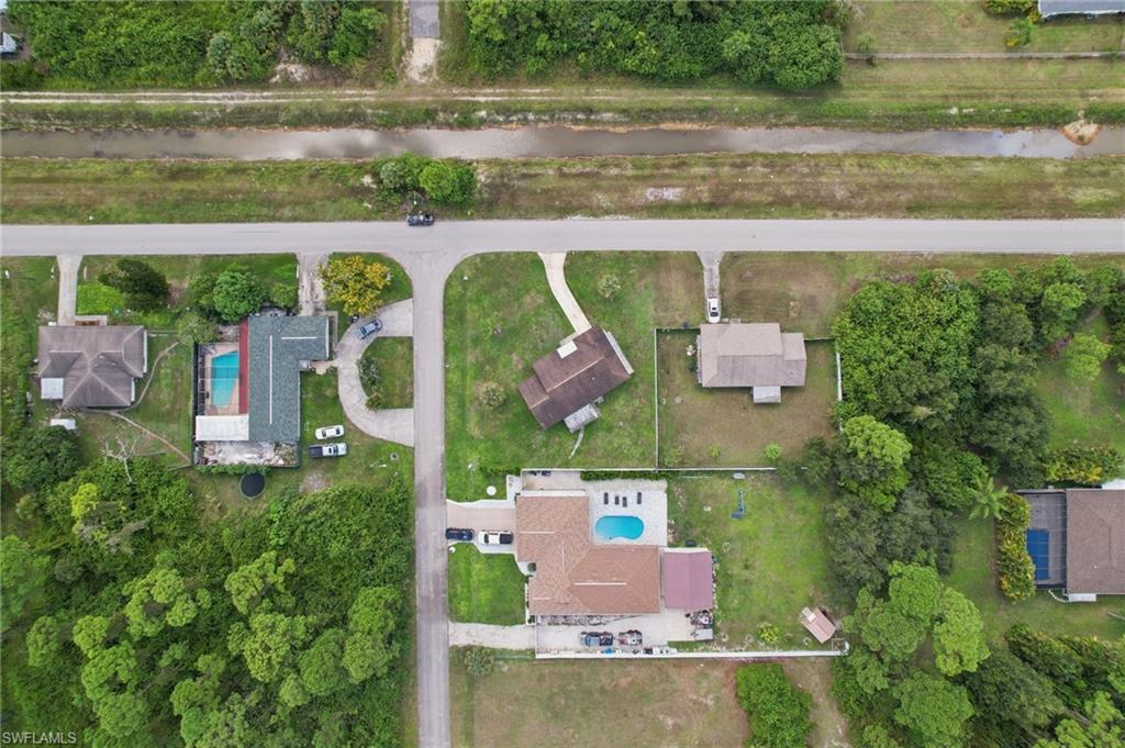 2807 E 8th St Property Photo 8