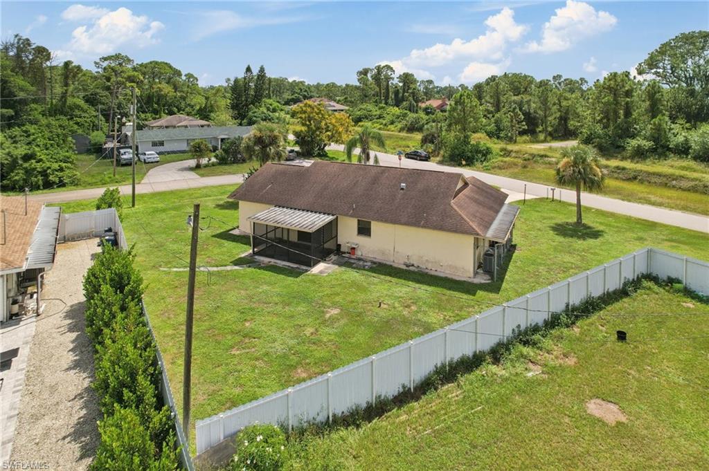 2807 E 8th St Property Photo 11