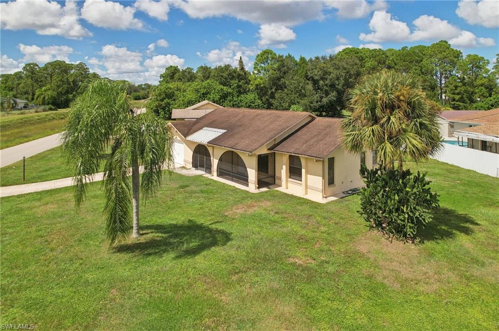 2807 E 8th St Property Photo 12