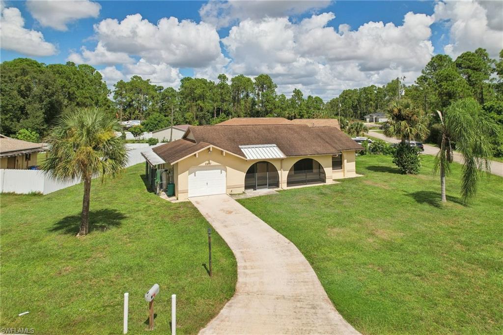 2807 E 8th St Property Photo 14