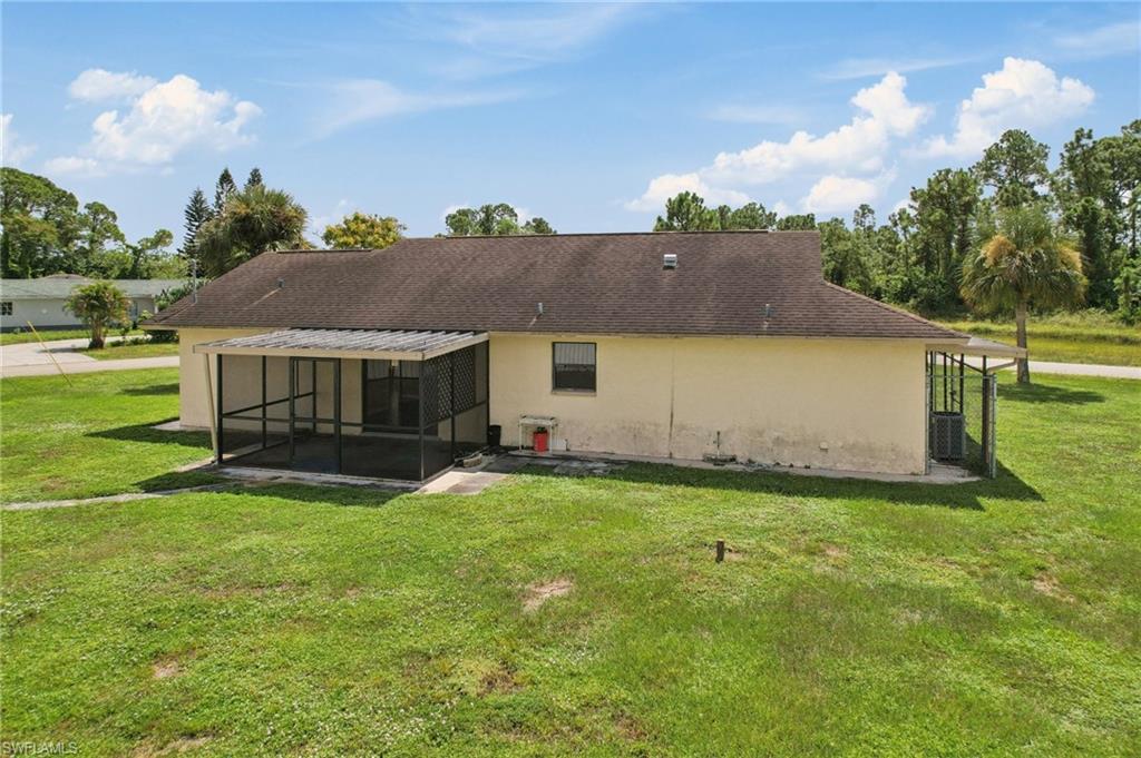 2807 E 8th St Property Photo 15