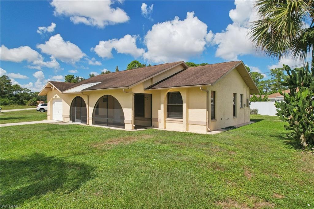 2807 E 8th St Property Photo 17