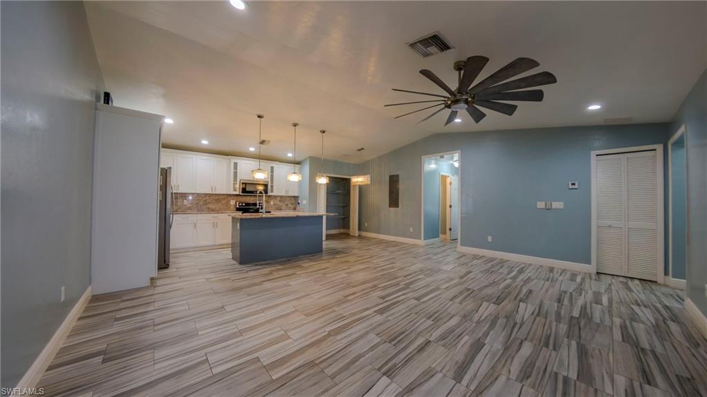 15 Willow St Property Photo 19