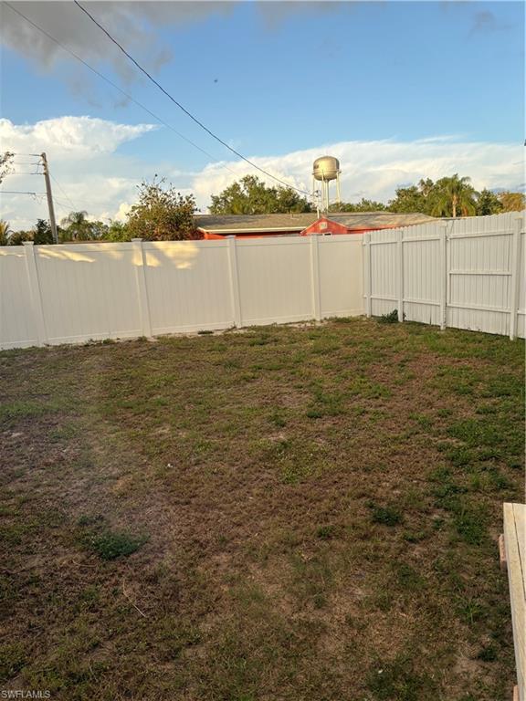 15 Willow St Property Photo 37