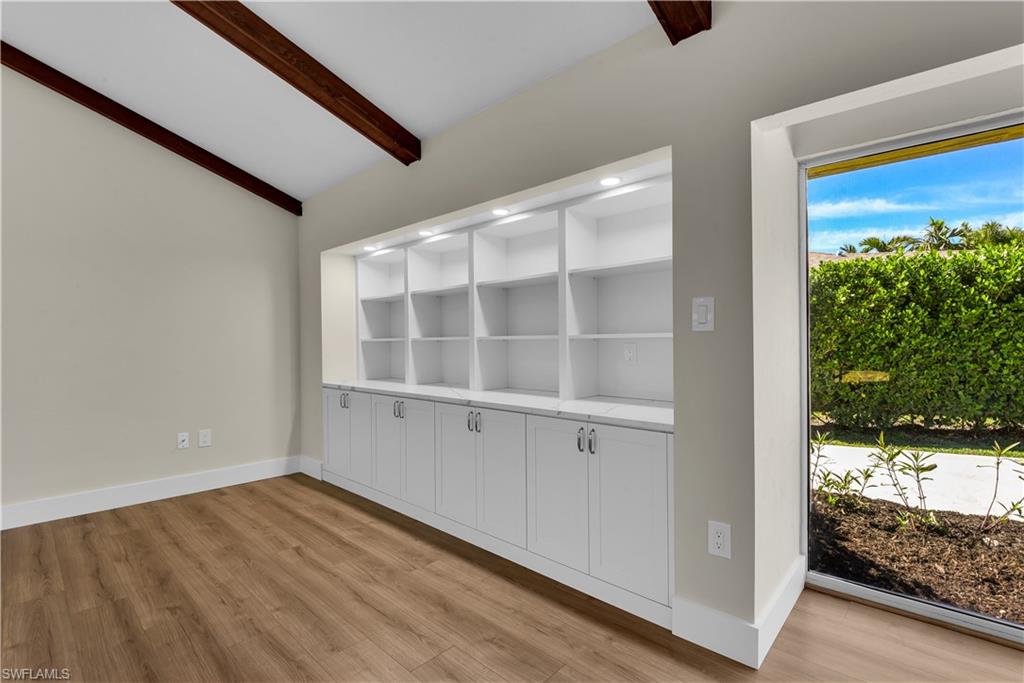 491 Cypress Way E Property Photo 5