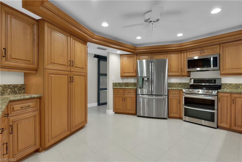 491 Cypress Way E Property Photo 7