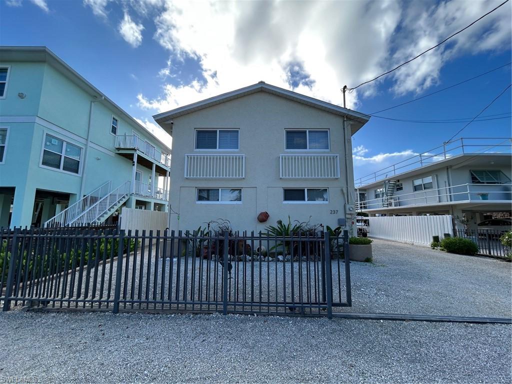 237 Jolly Roger Dr Property Photo 2