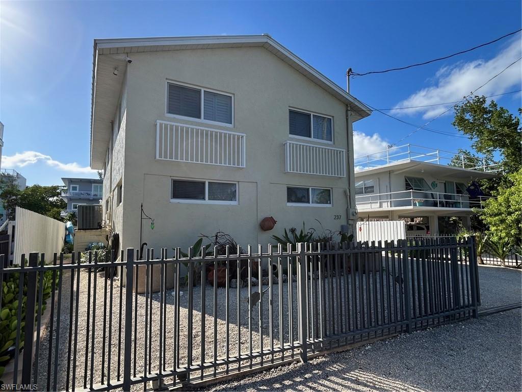 237 Jolly Roger Dr Property Photo 3