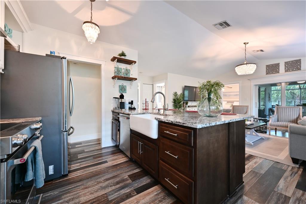 793 95th Ave N Property Photo 5