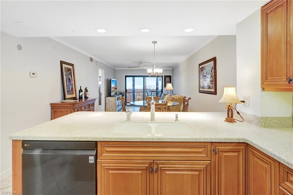 4263 Bay Beach Ln 714 Property Photo 11
