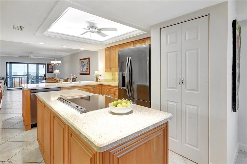 4263 Bay Beach Ln 714 Property Photo 12
