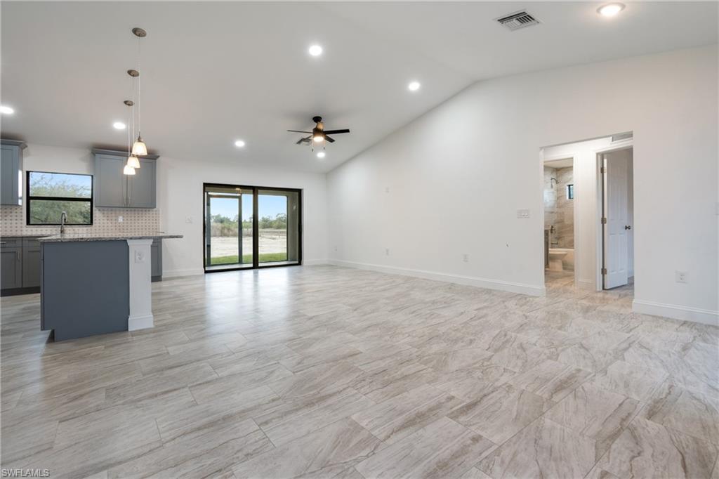 7537 19th Ter Property Photo 3