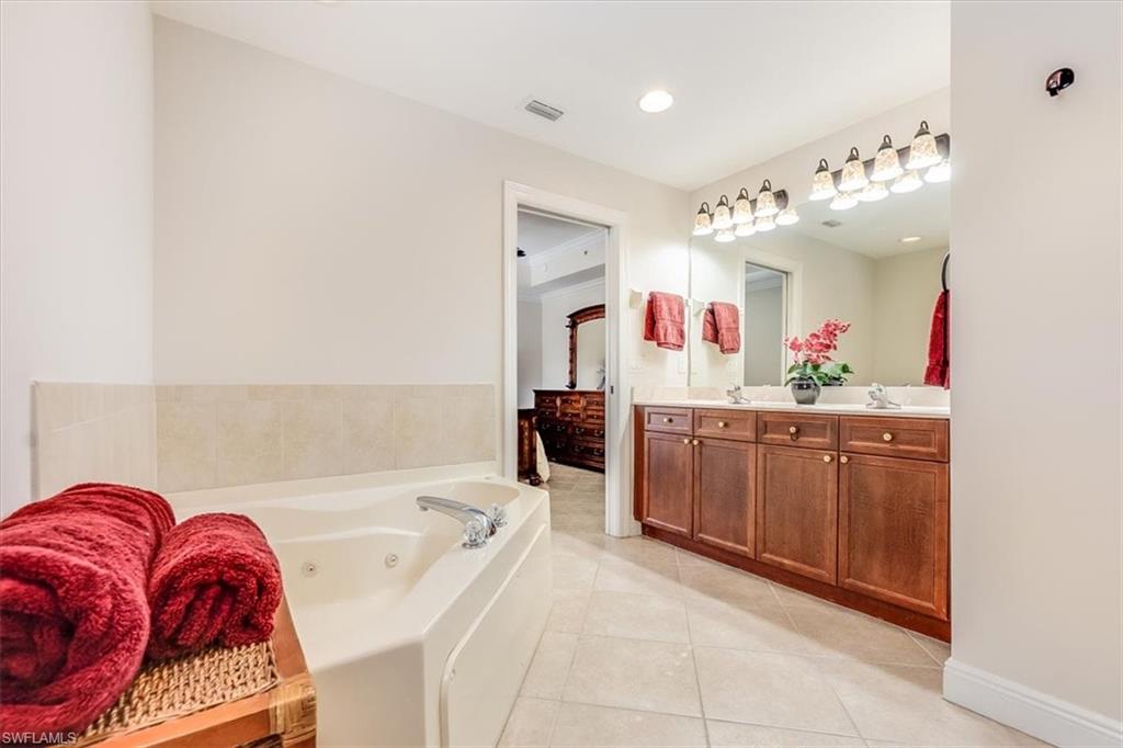 10060 Lake Cove Dr 202 Property Photo 22