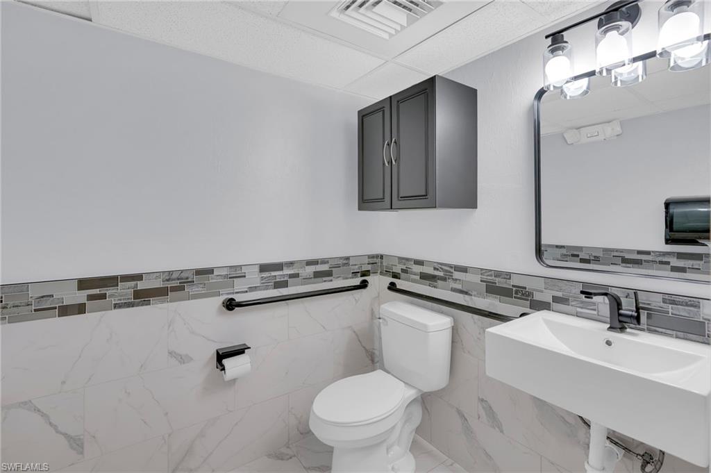 1825 Colonial Blvd Property Photo 5