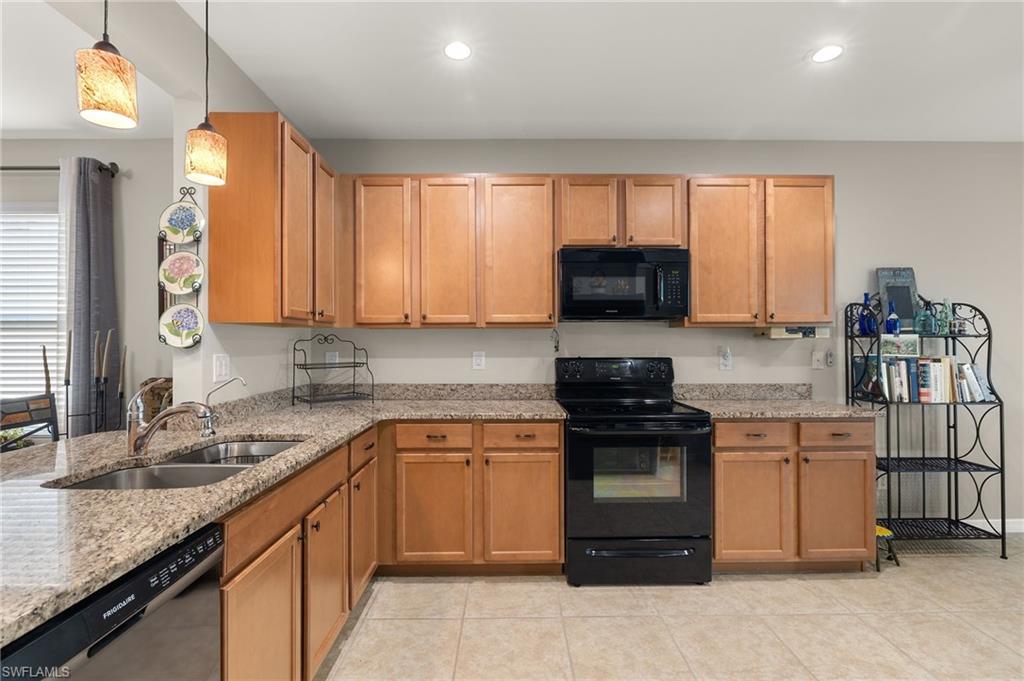 15259 Yellow Wood Dr Property Photo 7