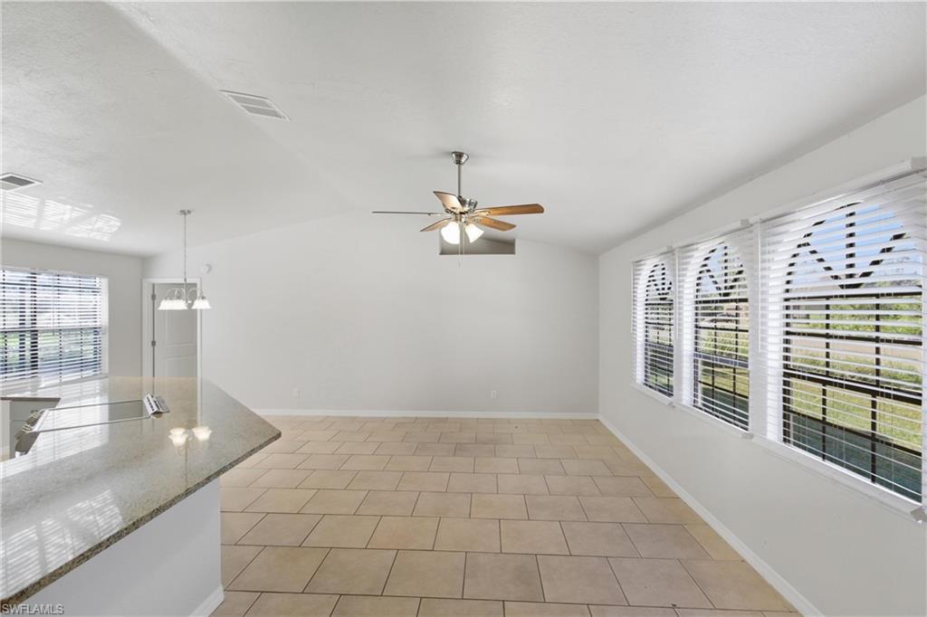 912 Lincoln Ave Property Photo 3