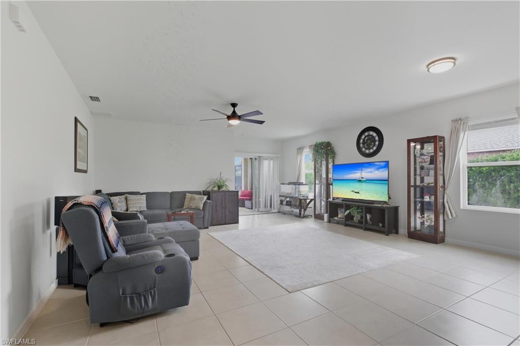314 Se Van Loon Ter Property Photo 2