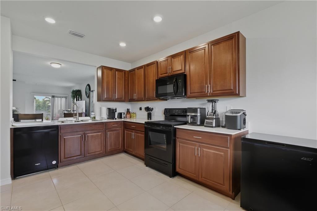 314 Se Van Loon Ter Property Photo 6