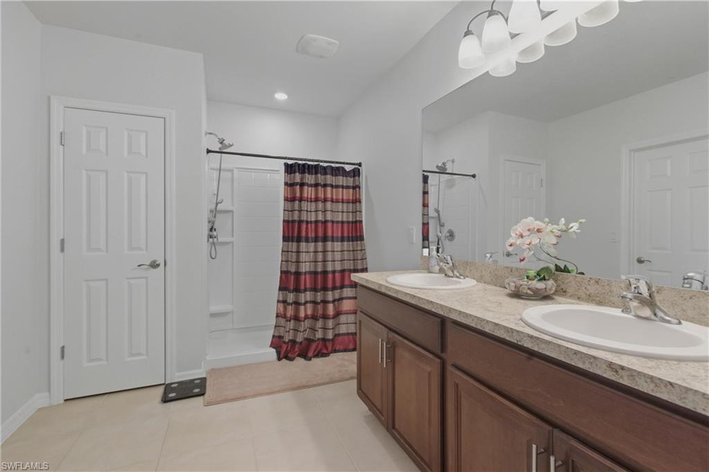 314 Se Van Loon Ter Property Photo 15