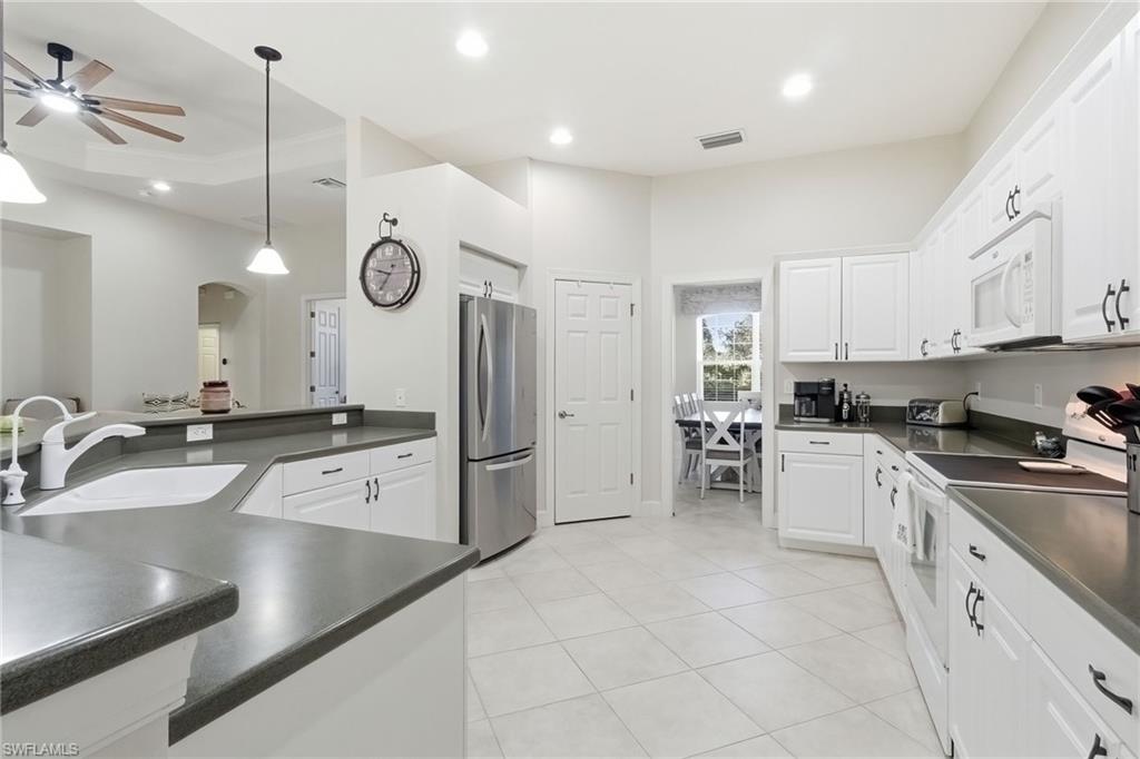 11225 Lithgow Ln Property Photo 8