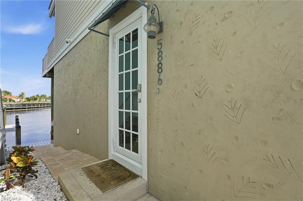 5886 Shell Cove Dr Property Photo 9