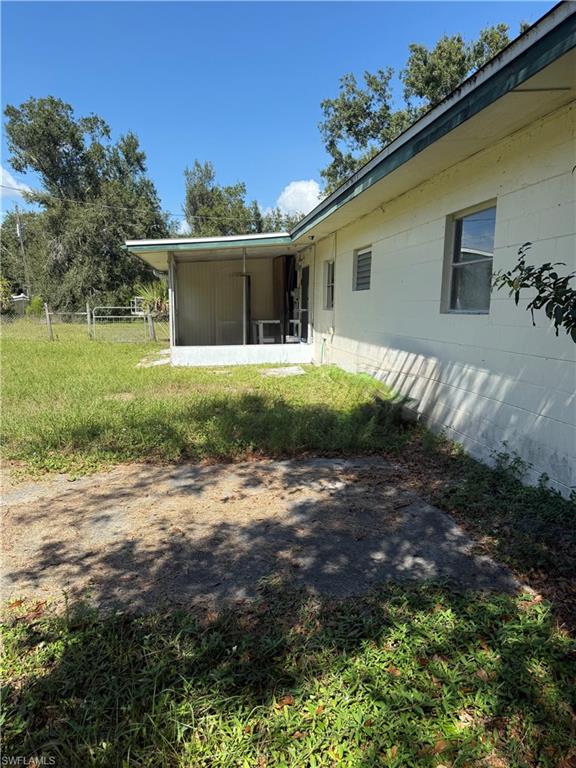 5915 Howard Ln Property Photo 3