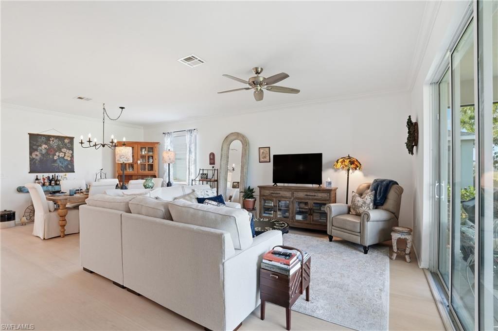 17884 Woodland Ct Property Photo 6