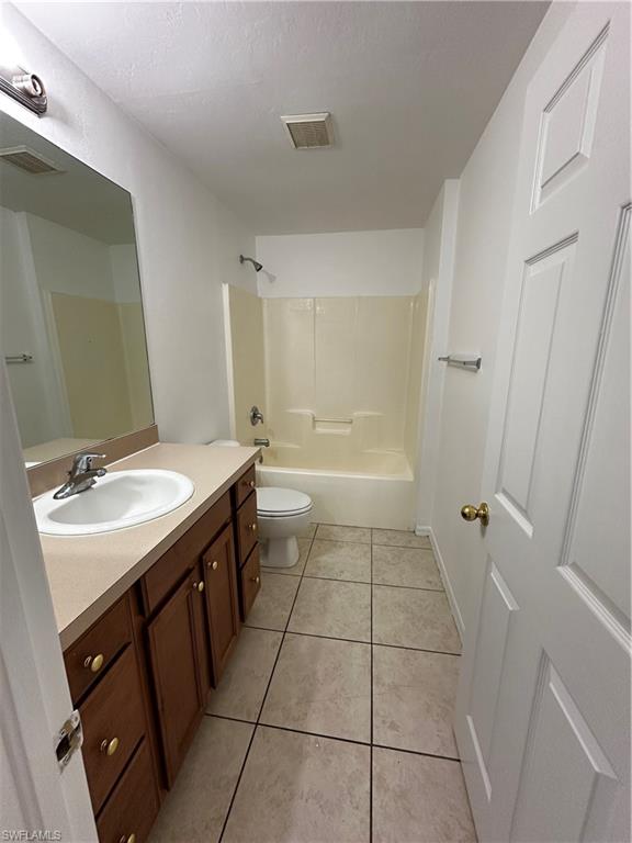 301 E 12th St Property Photo 15