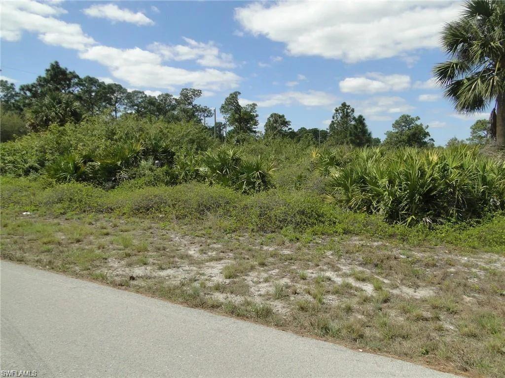 5902 Queen Ave N Property Photo 6