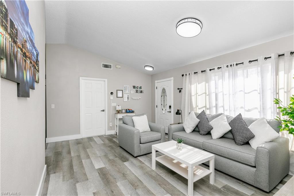 5608 Mandarin Ct Property Photo 3