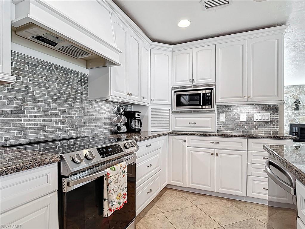 11481 Rebecca Cir Property Photo 10