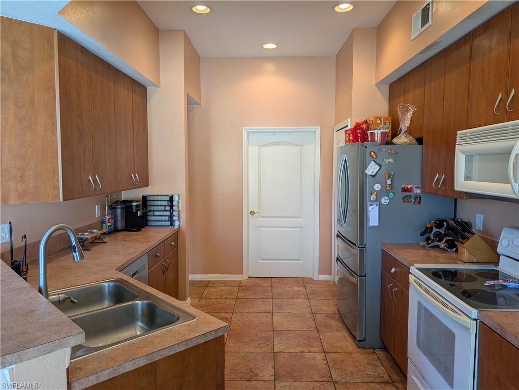 9208 Calle Arragon Ave 202 Property Photo 9
