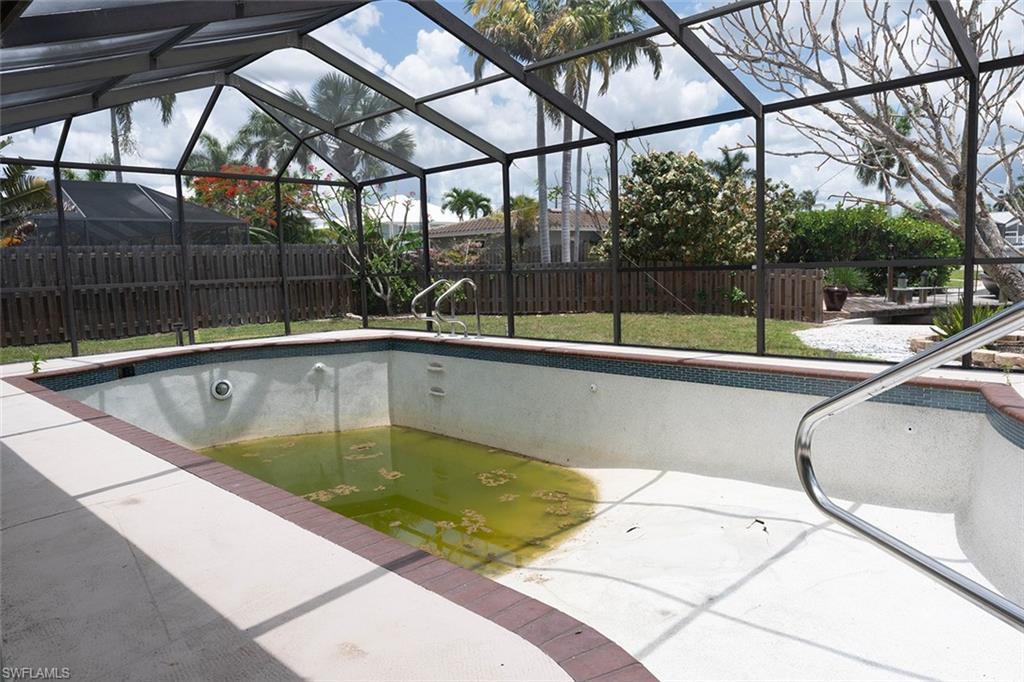 220 Albatross St Property Photo 43