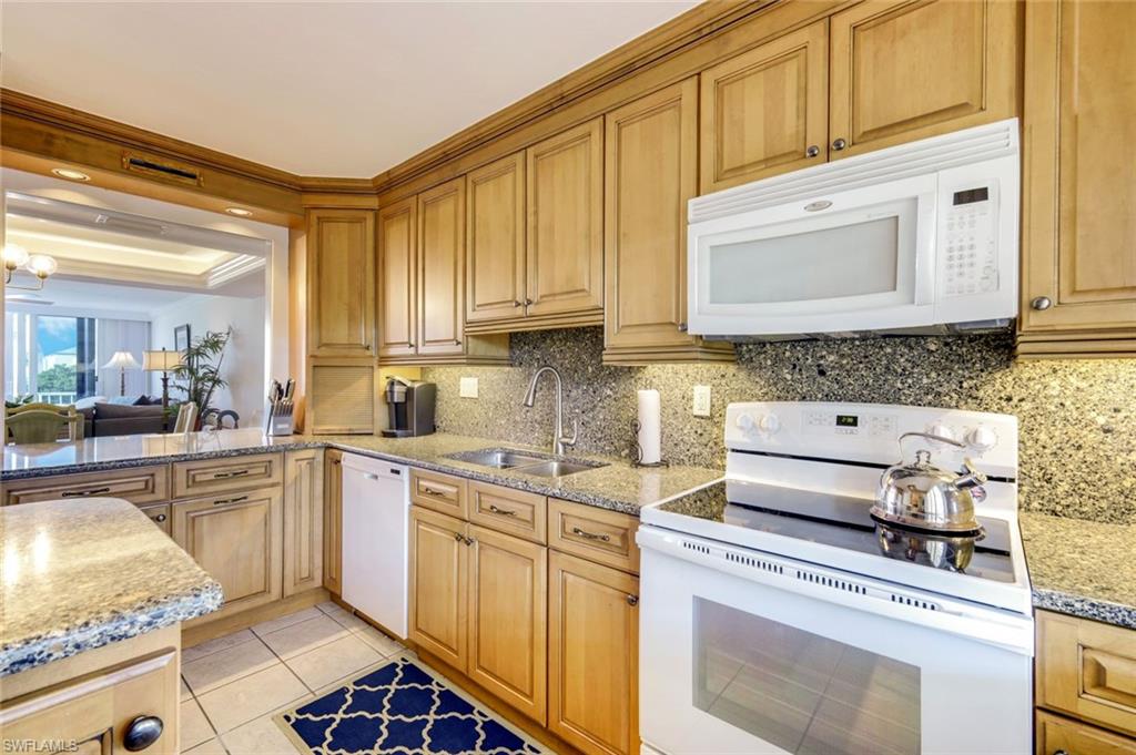 200 Periwinkle Way 214 Property Photo 15