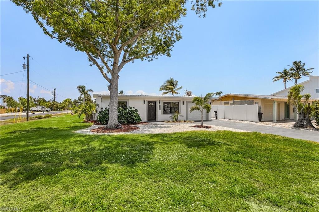 2390 Oleander St Property Photo 4