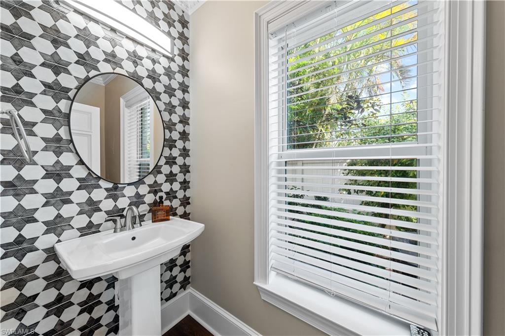 1807 Coral Cir Property Photo 14