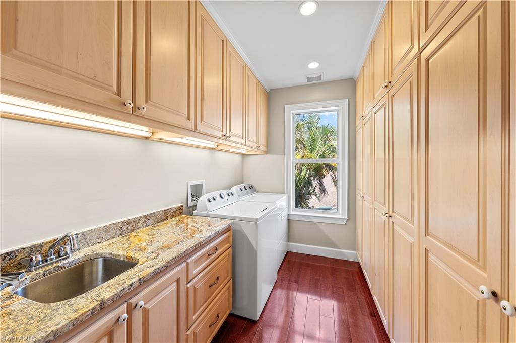 1807 Coral Cir Property Photo 32