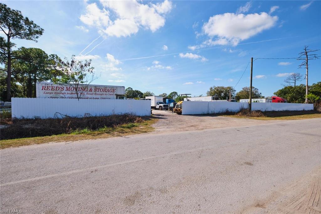 319 N Industrial Loop Property Photo 4