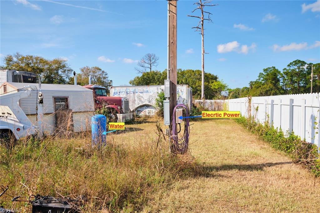 319 N Industrial Loop Property Photo 5