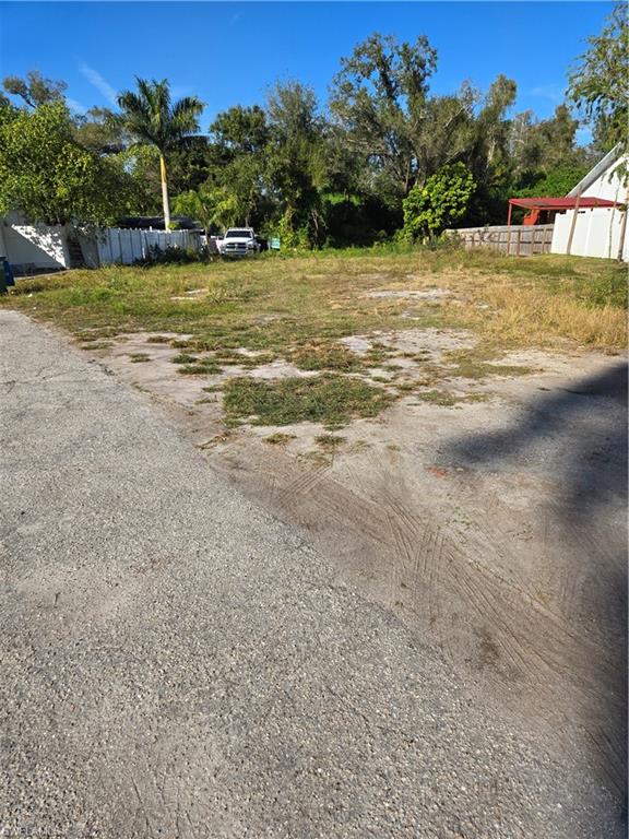 1311 Laurel Dr Property Photo 2