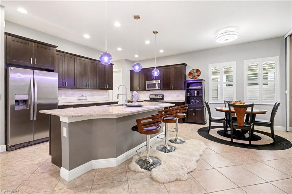 12715 Fairington Way Property Photo 4