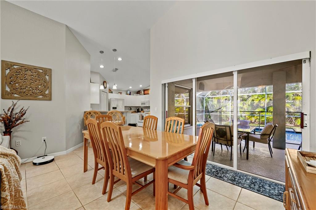 1831 Se Van Loon Ter Property Photo 9
