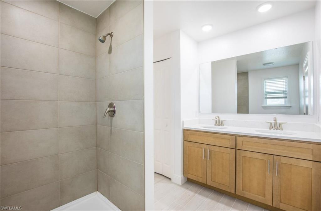 10532 Fountain Palm Cir Property Photo 8