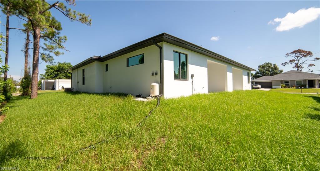 2401/2403 Matena Ave S Property Photo 4